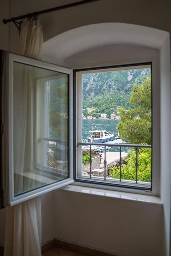 Dobrota Blue Apartment Kotor Bagian luar foto