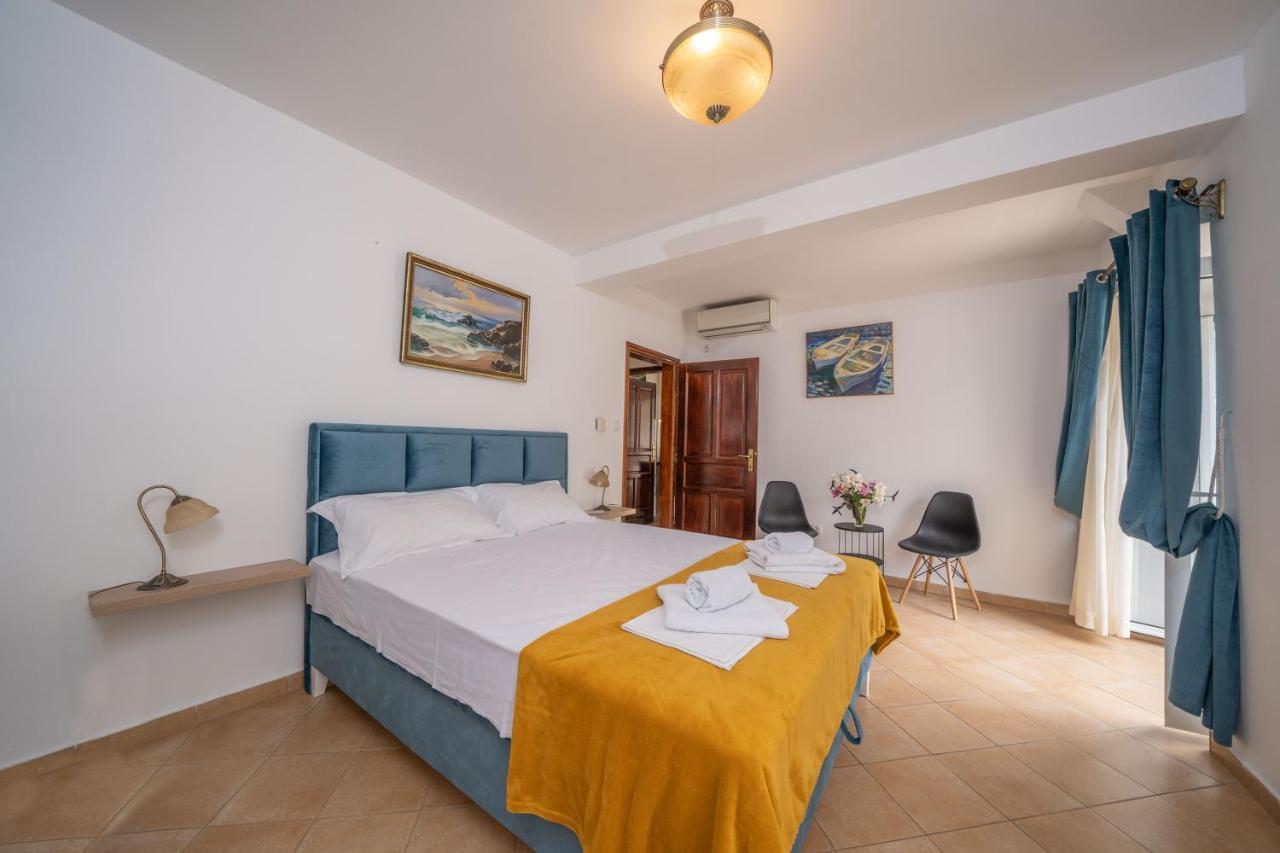 Dobrota Blue Apartment Kotor Bagian luar foto