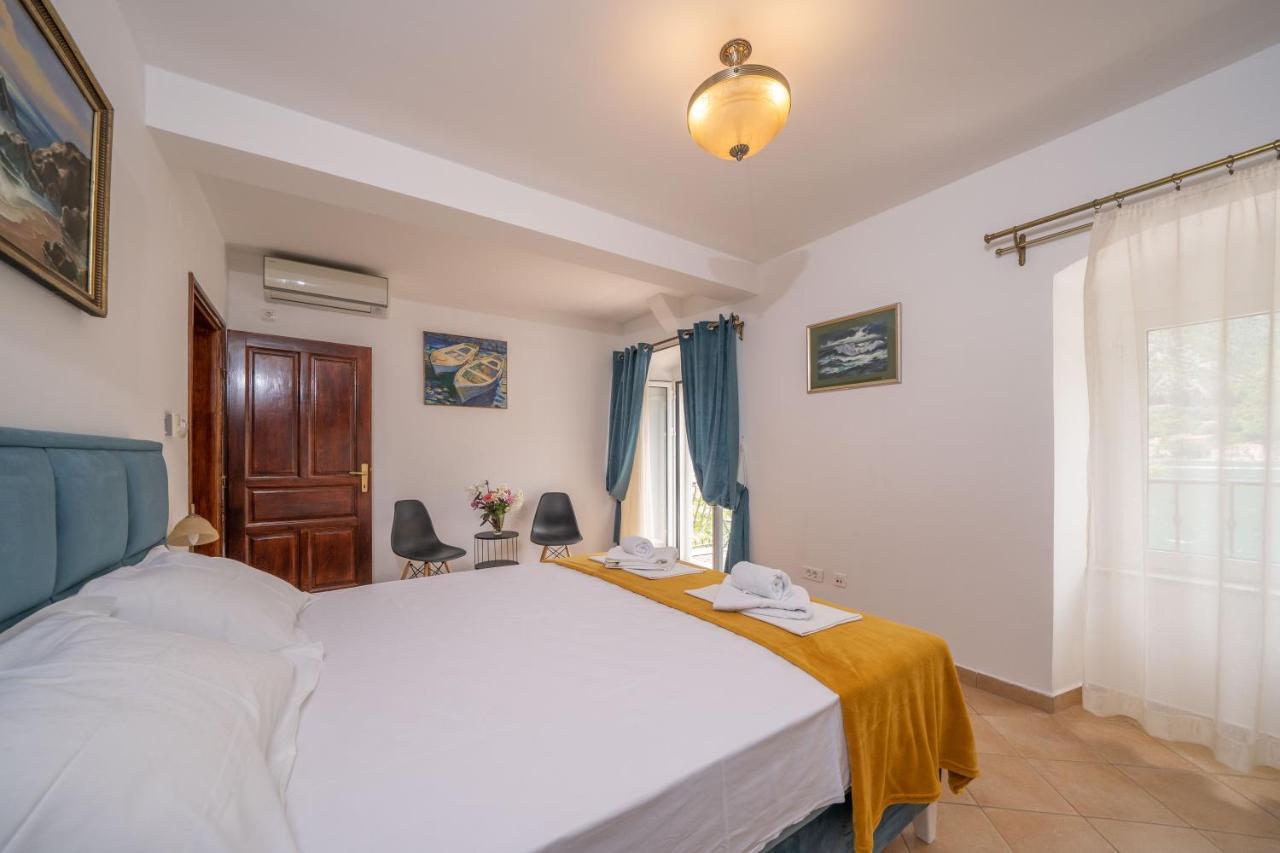 Dobrota Blue Apartment Kotor Bagian luar foto